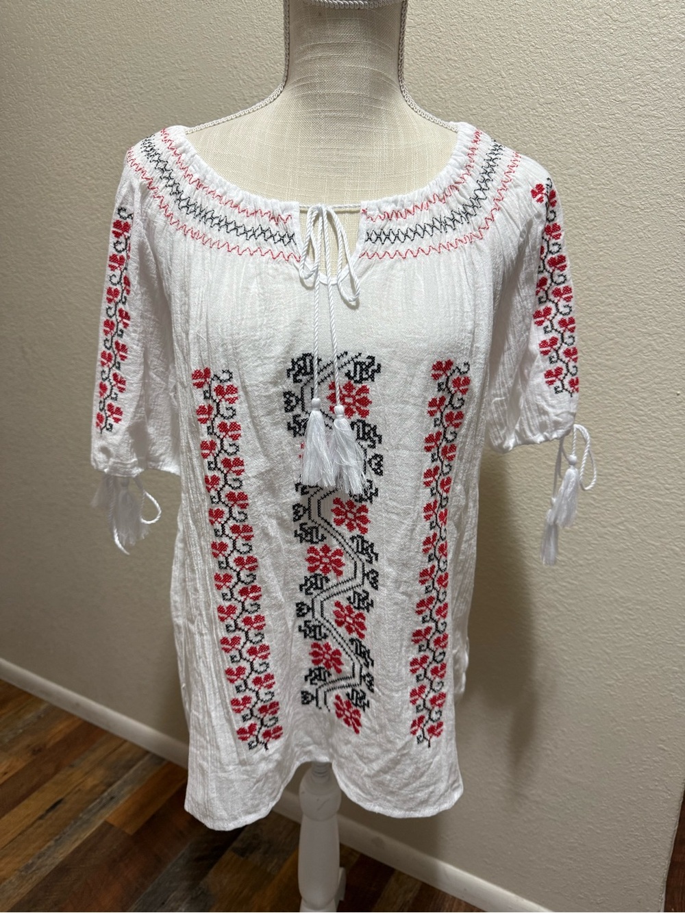 OUWEI - Embroidered White Top with Red & Black Floral Detail - Size Small